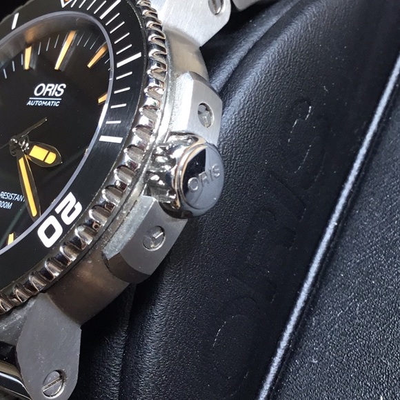 Oris Aquis Men’s Automatic Diver Watch 43mm Black Dial with Steel Bracelet - Picture 4 of 14